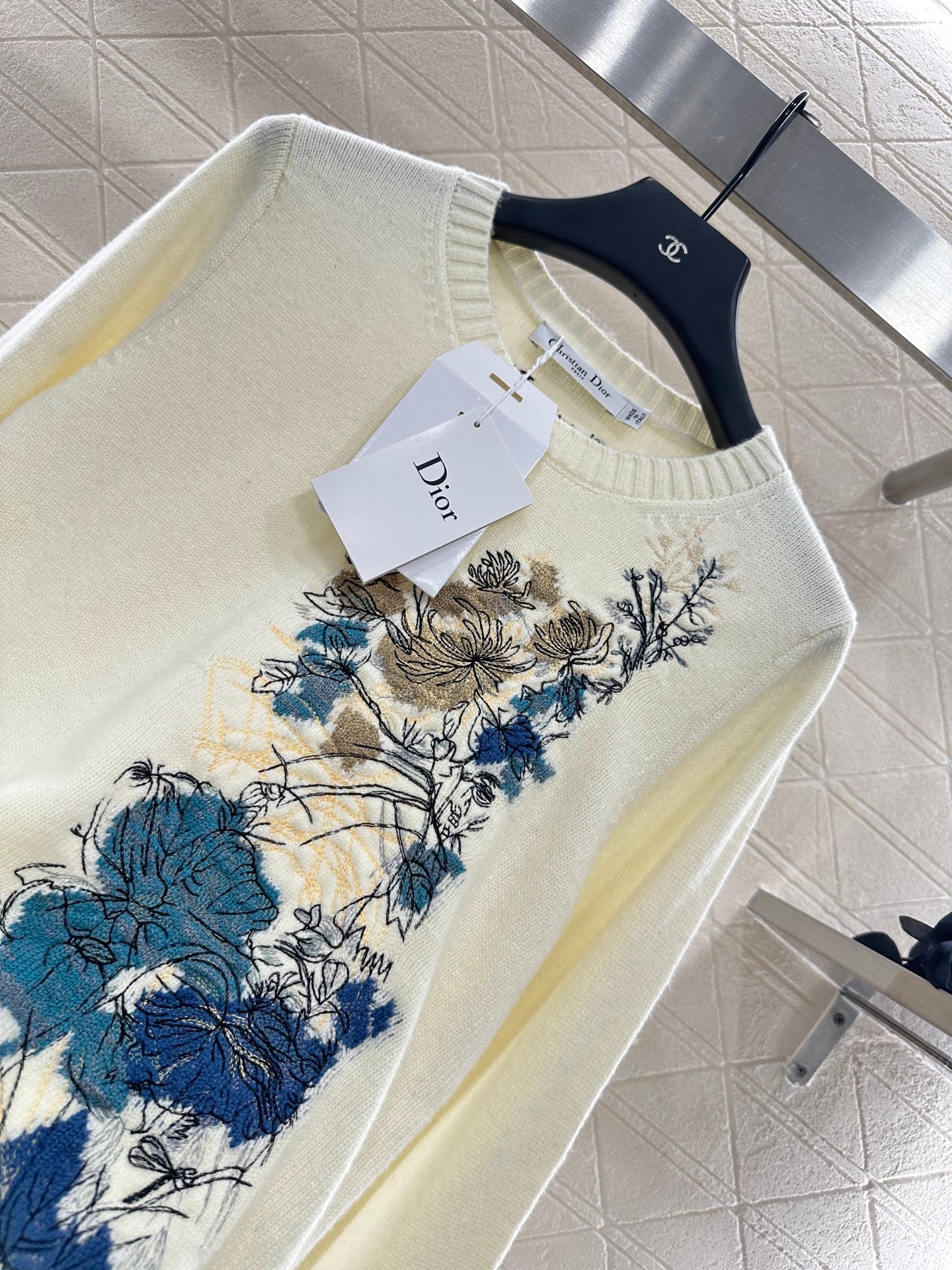 D*♥2025 New Arrival Embroidered Sweater
