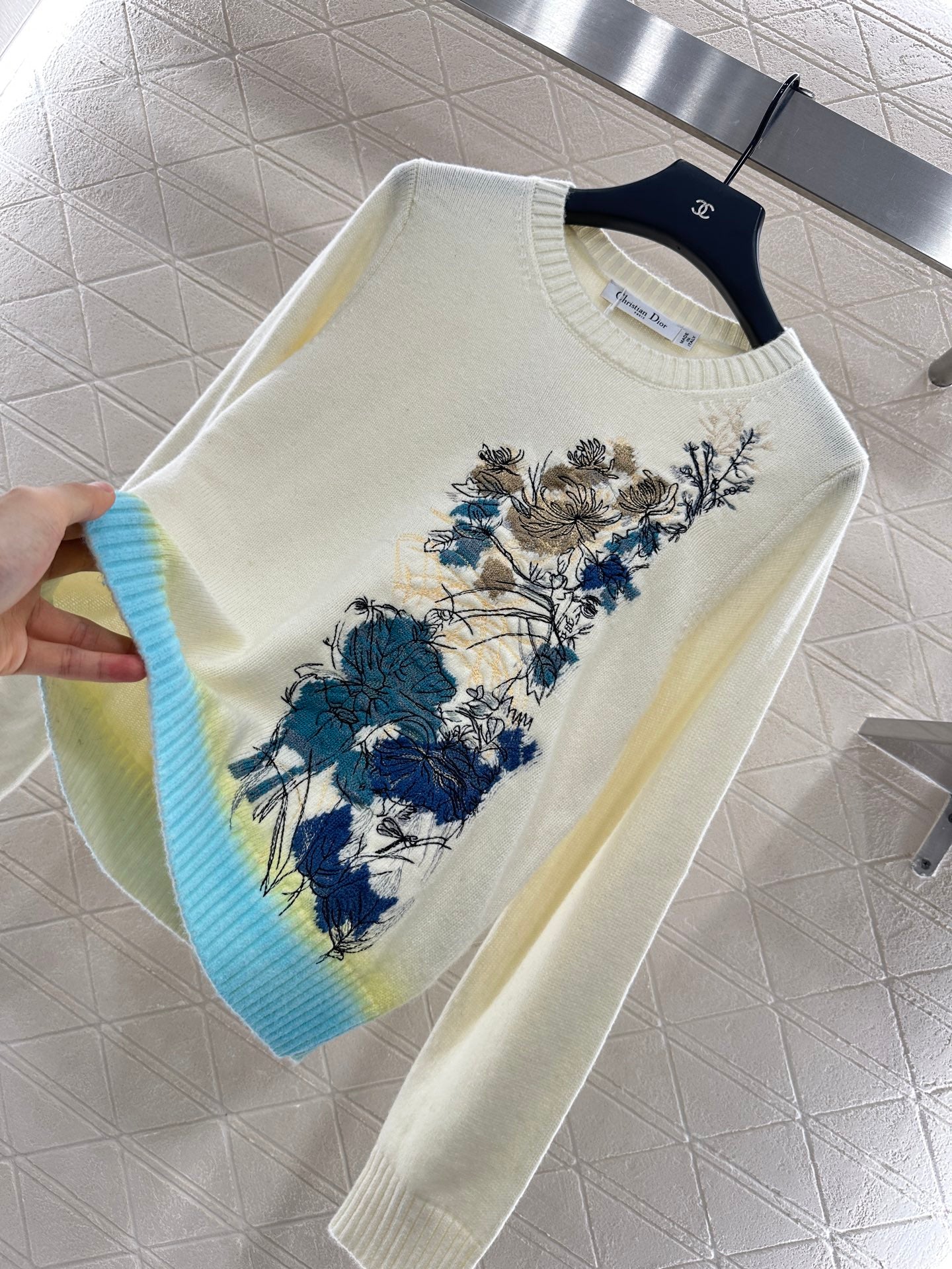 D*♥2025 New Arrival Embroidered Sweater
