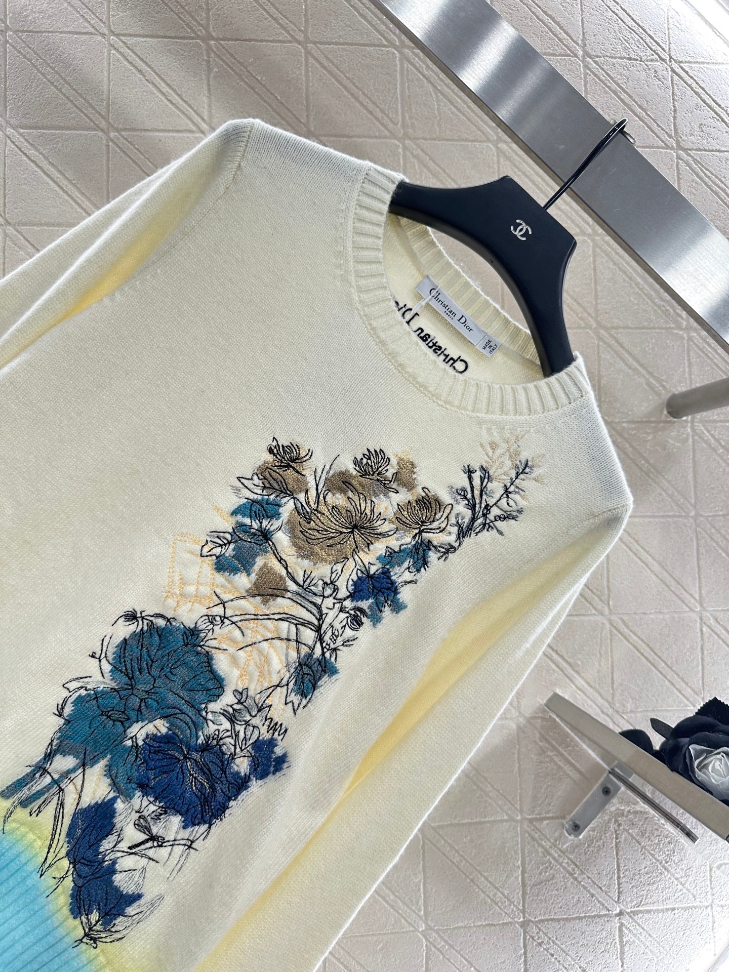 D*♥2025 New Arrival Embroidered Sweater