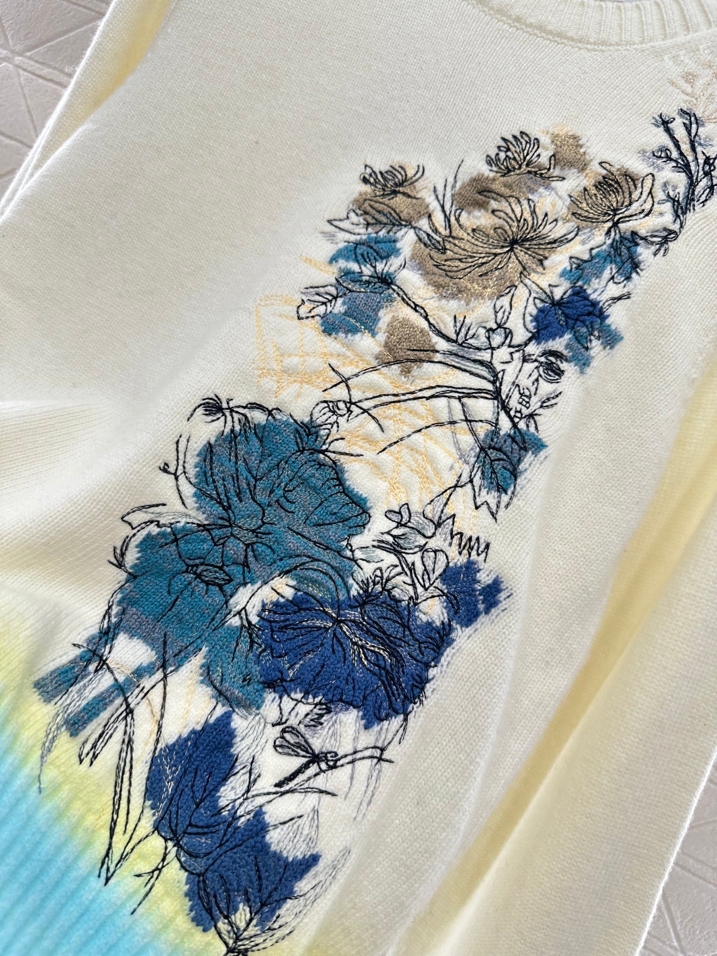 D*♥2025 New Arrival Embroidered Sweater