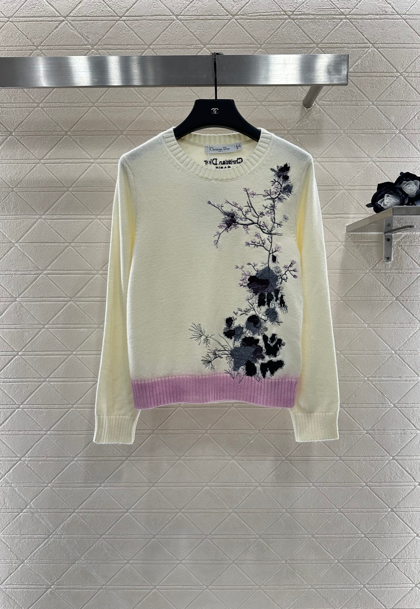 D*♥2025 New Arrival Embroidered Sweater