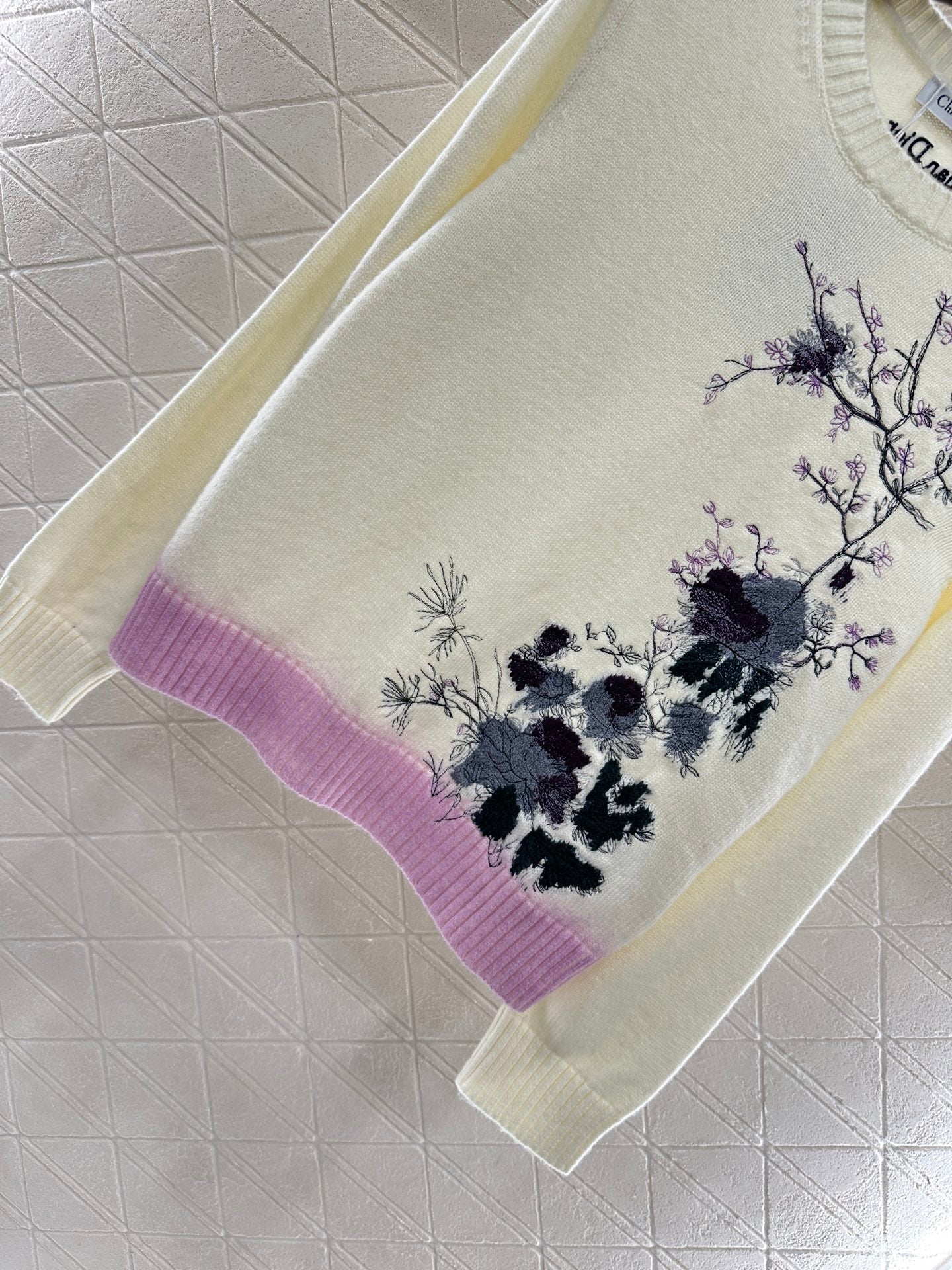 D*♥2025 New Arrival Embroidered Sweater