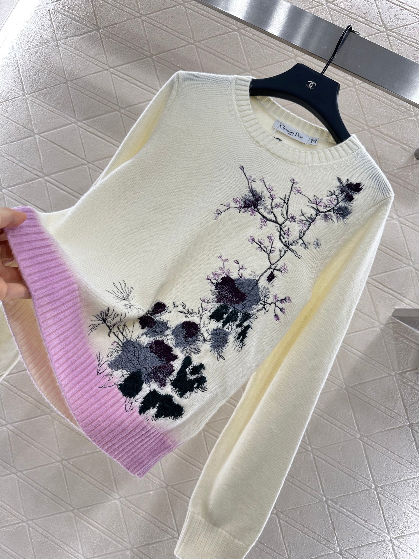 D*♥2025 New Arrival Embroidered Sweater
