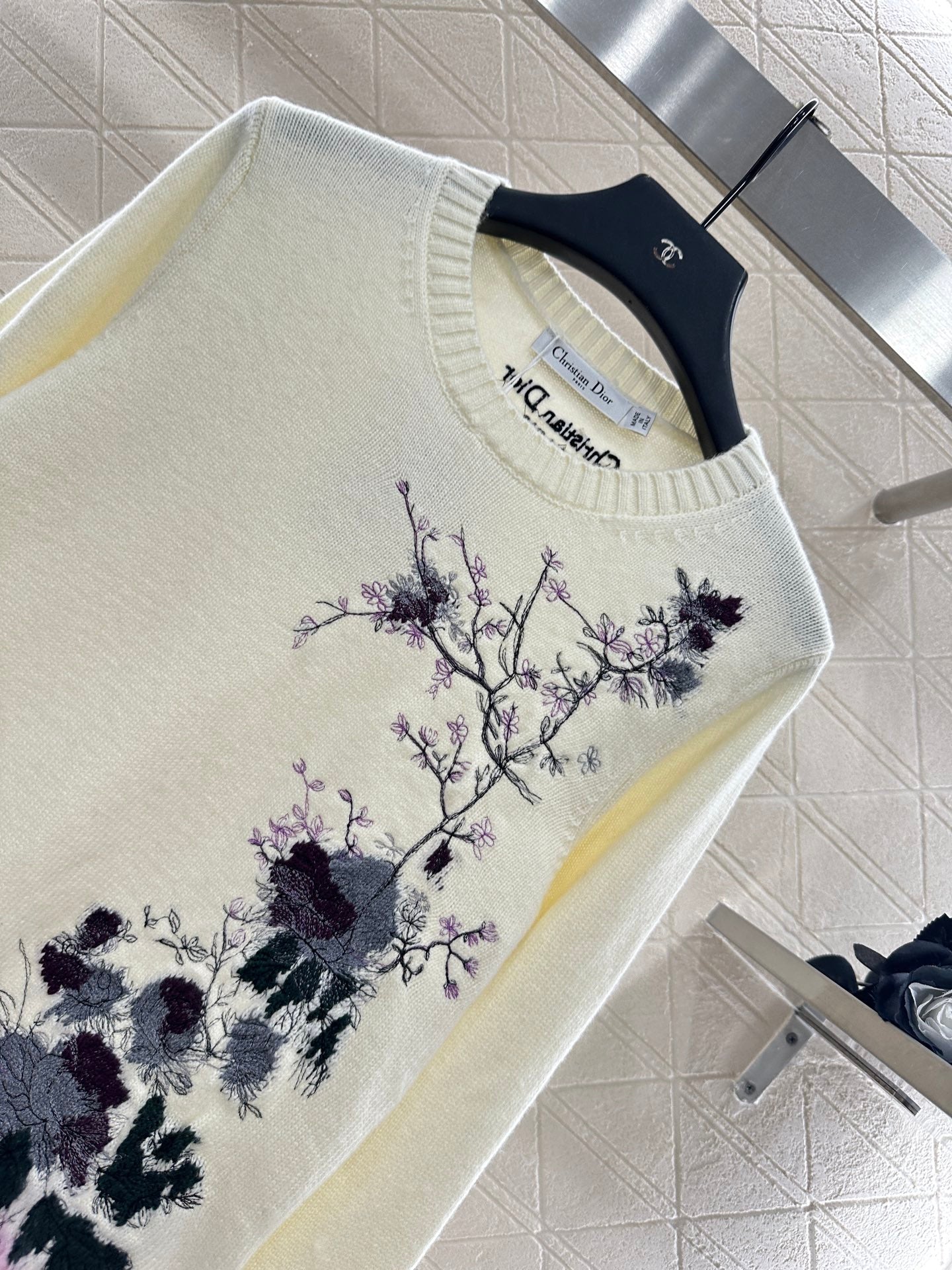 D*♥2025 New Arrival Embroidered Sweater