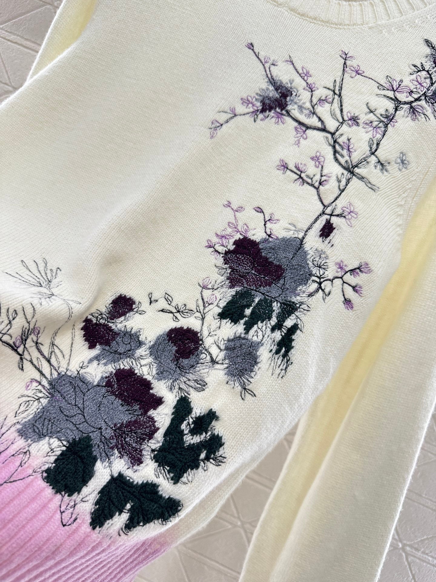 D*♥2025 New Arrival Embroidered Sweater