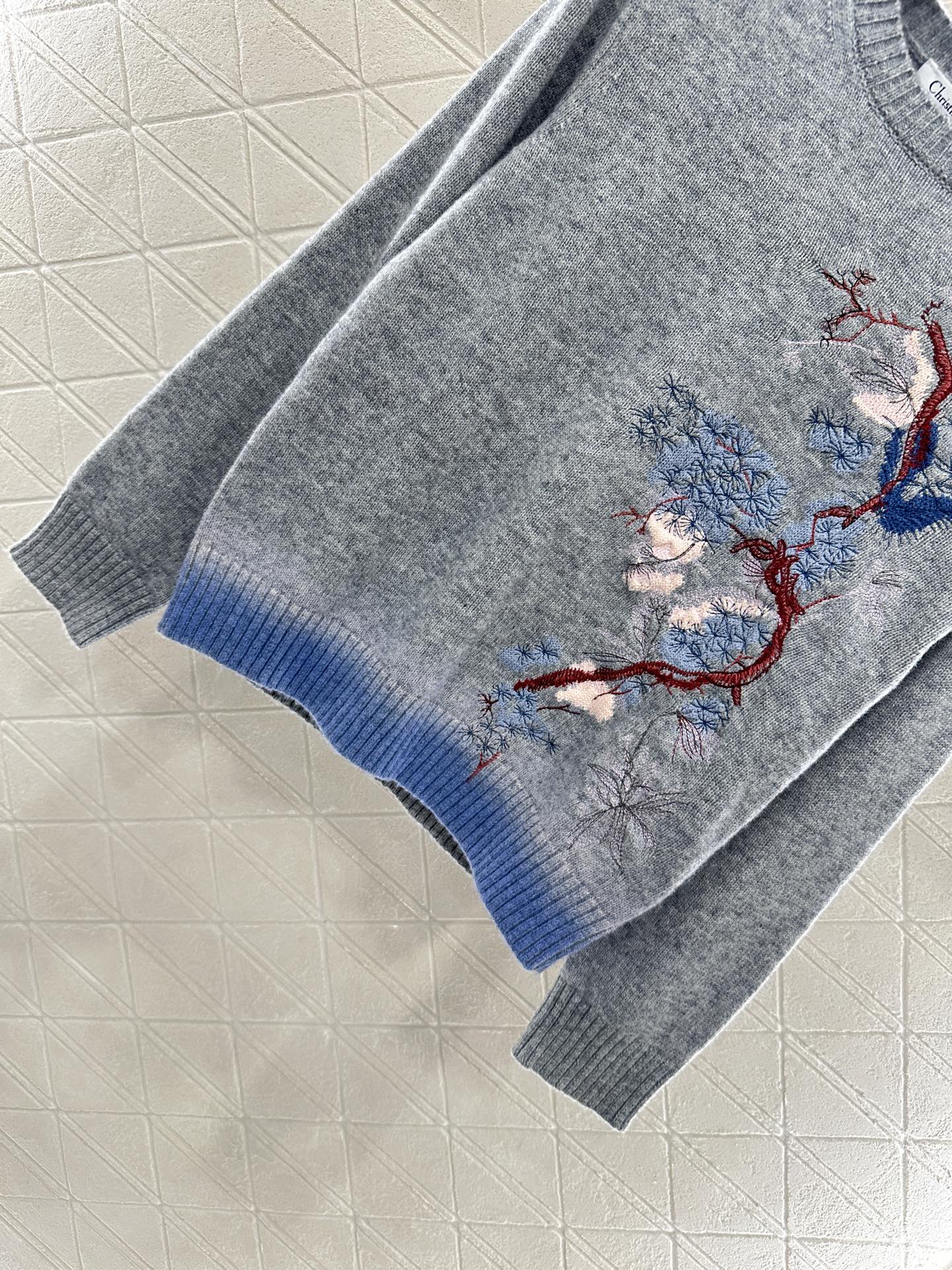 D*♥2025 New Arrival Embroidered Sweater