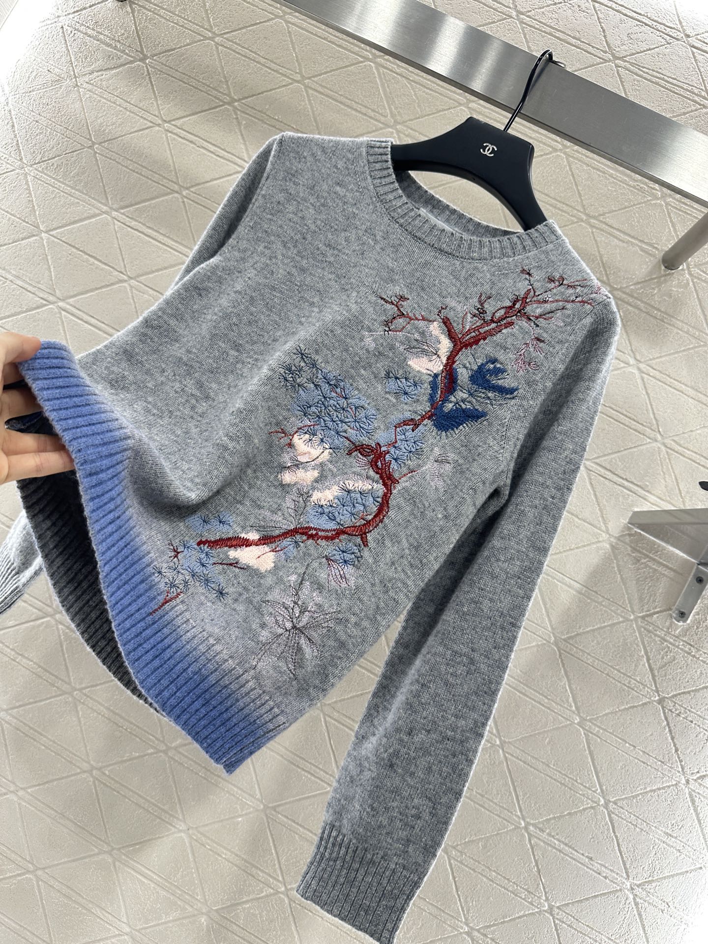 D*♥2025 New Arrival Embroidered Sweater