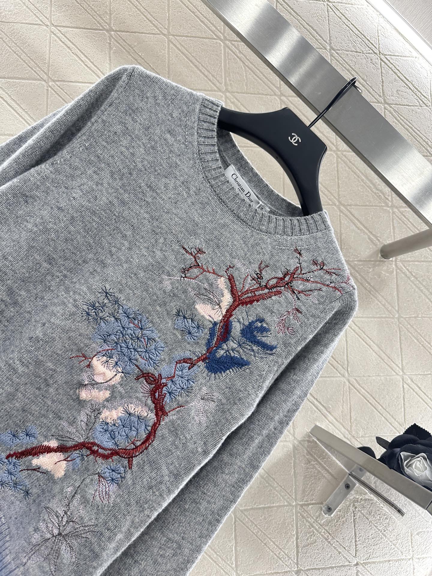 D*♥2025 New Arrival Embroidered Sweater
