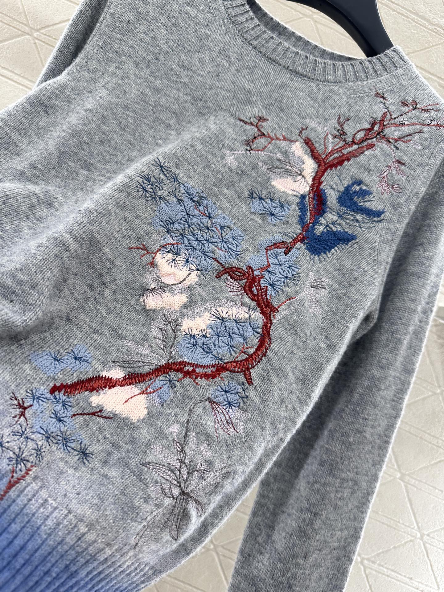 D*♥2025 New Arrival Embroidered Sweater