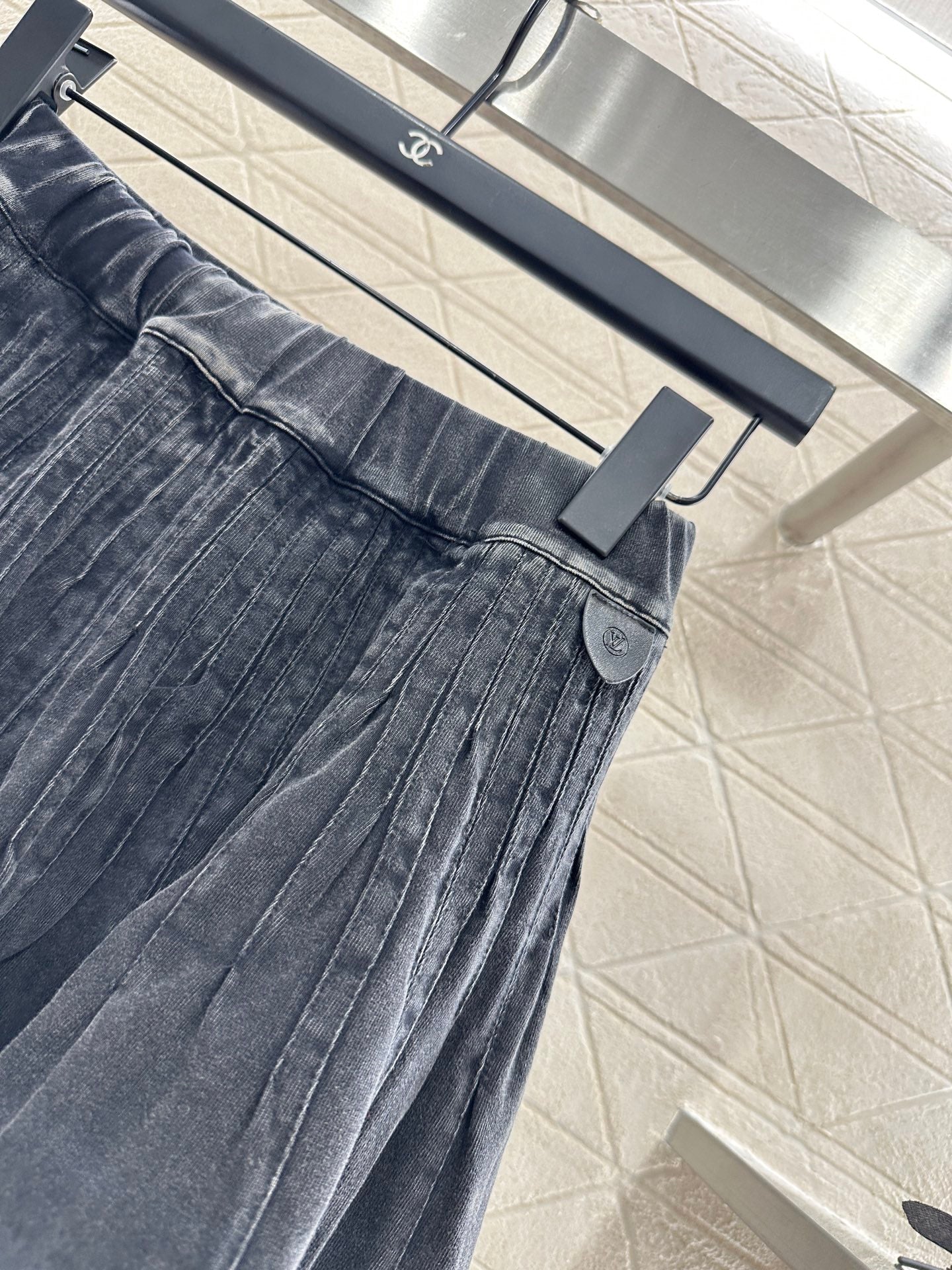 Louis*♥ 2025 New Arrivals Short-sleeved skirt suit