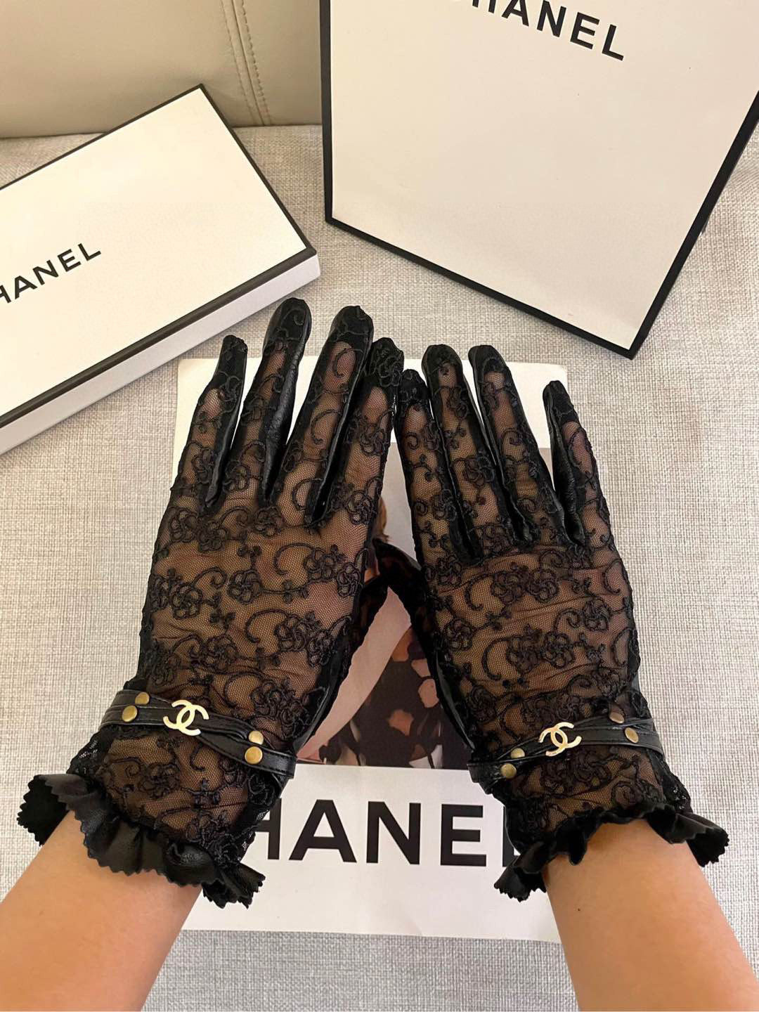 Chan Latest lace mesh fashion gloves
