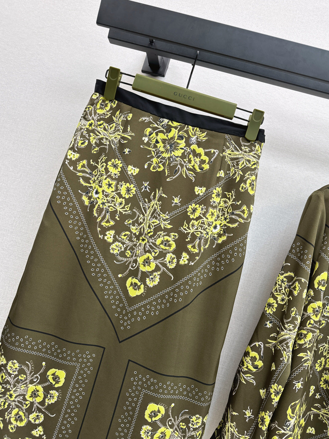Guc NEW Hip skirt