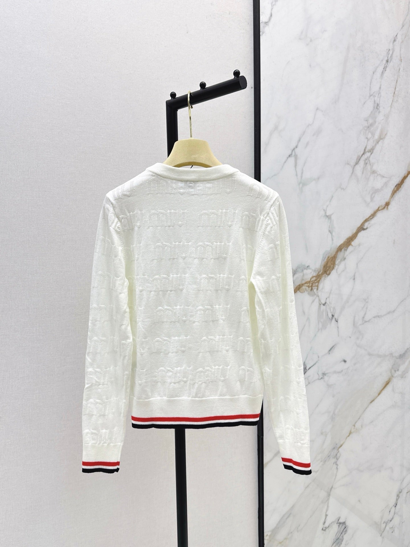 Miu NEW Knit a sweater