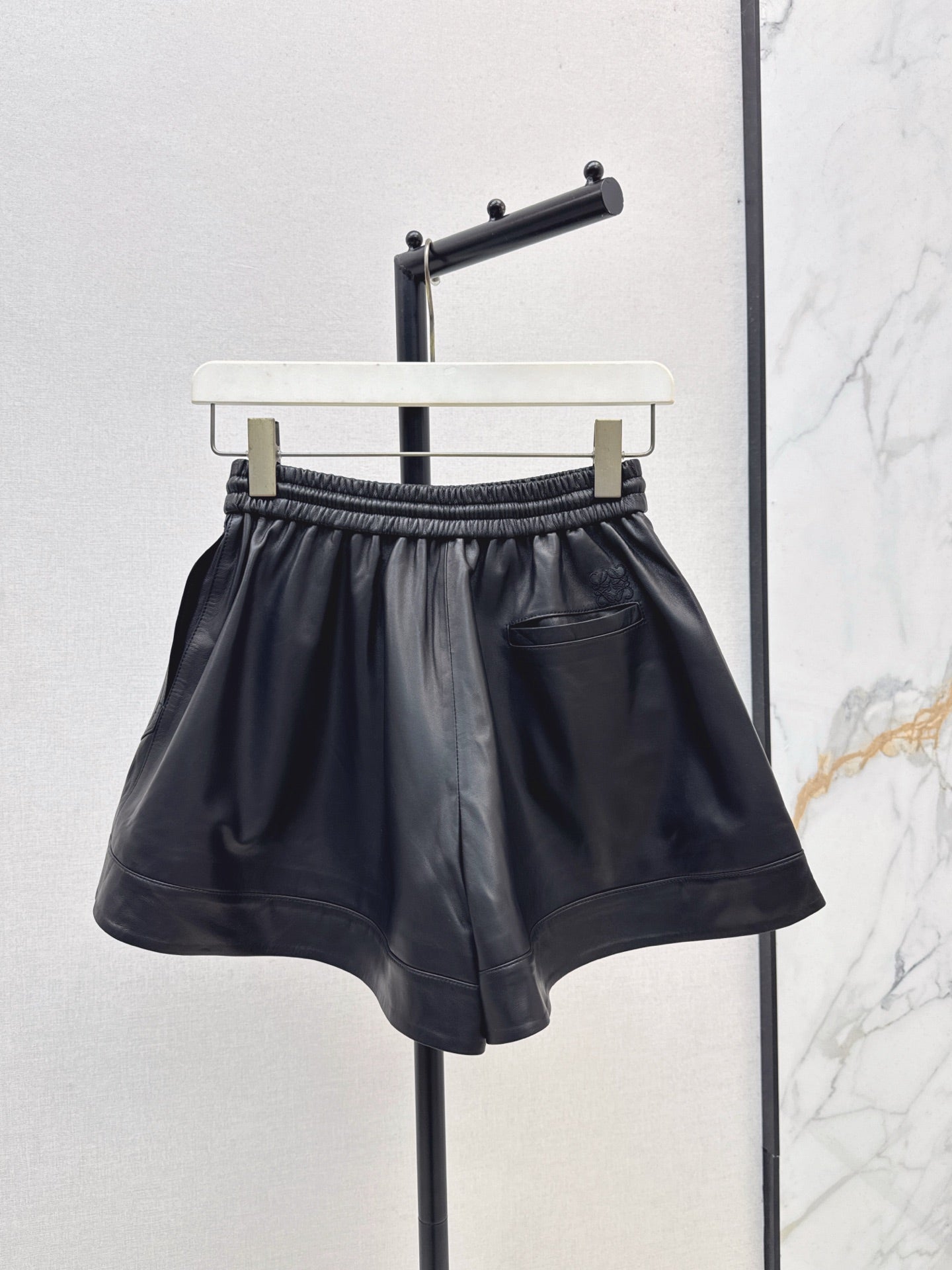 Loe NEW Sheepskin shorts