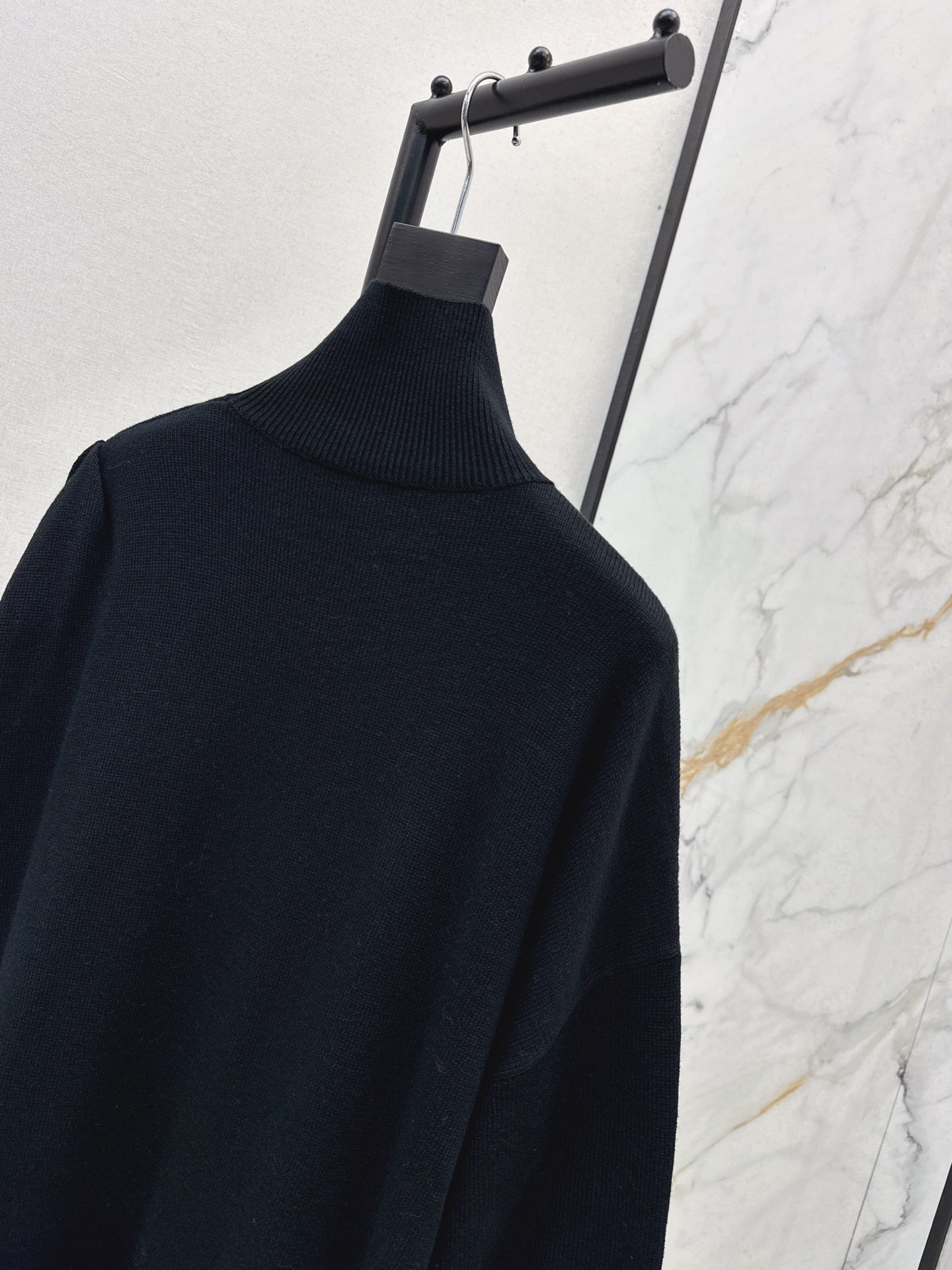 Max NEW Wool knitted sweater