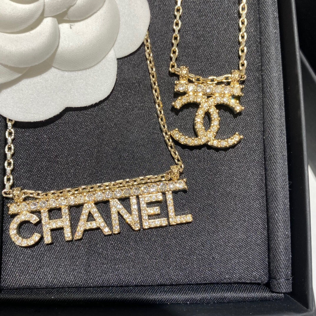 Chan single letter necklace