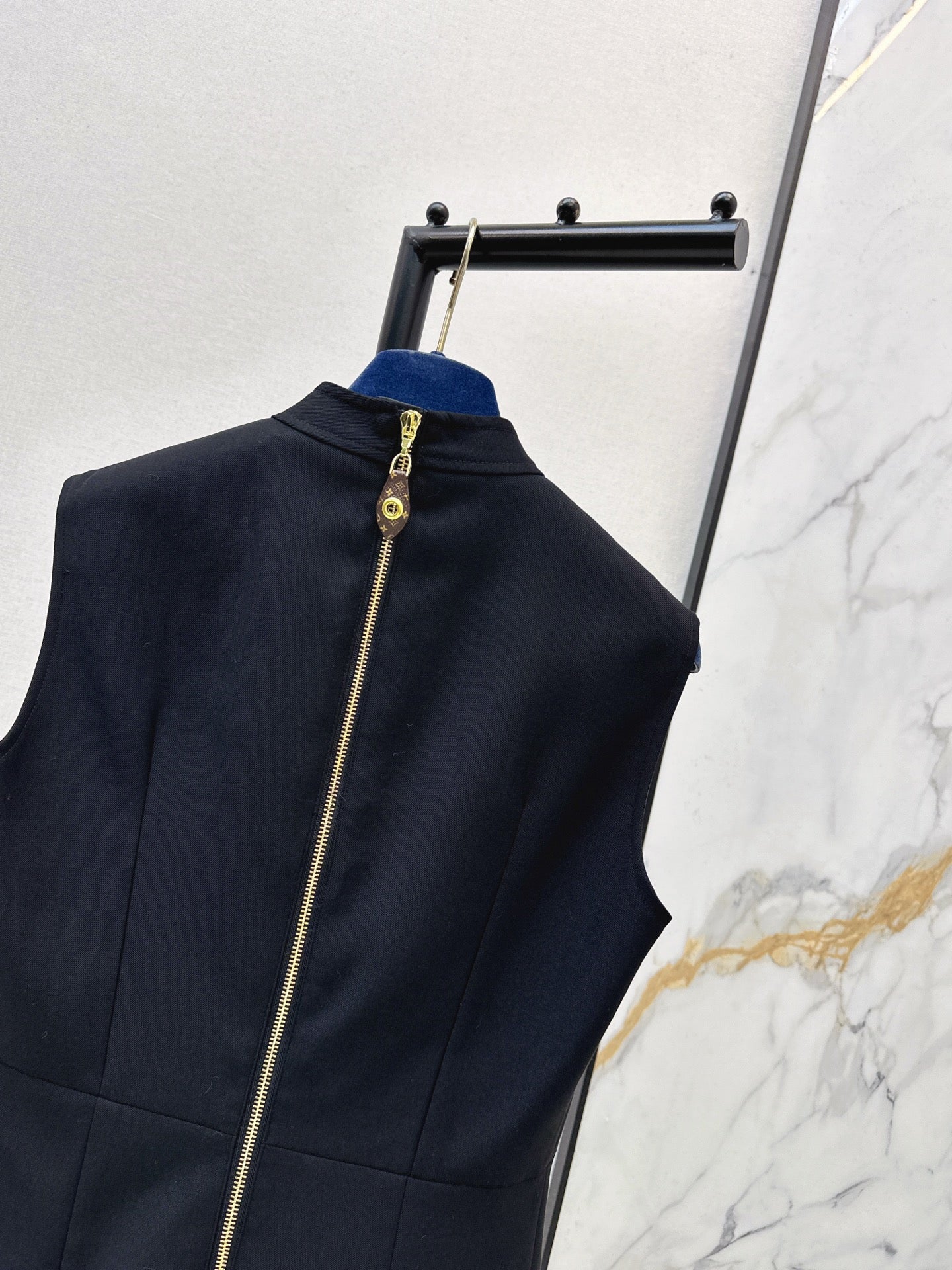 Louis NEW sleeveless dress