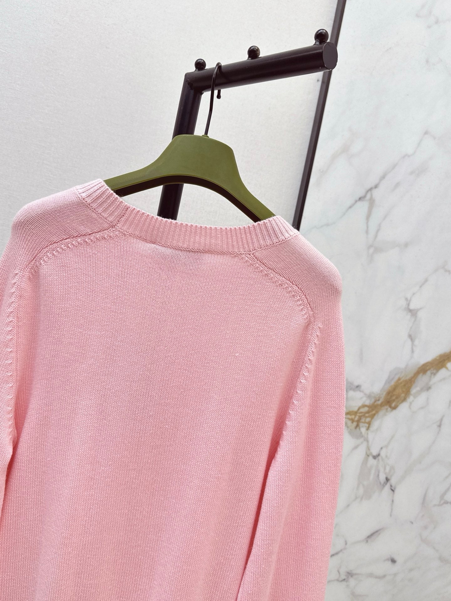 Guc NEW Embroidered sweater