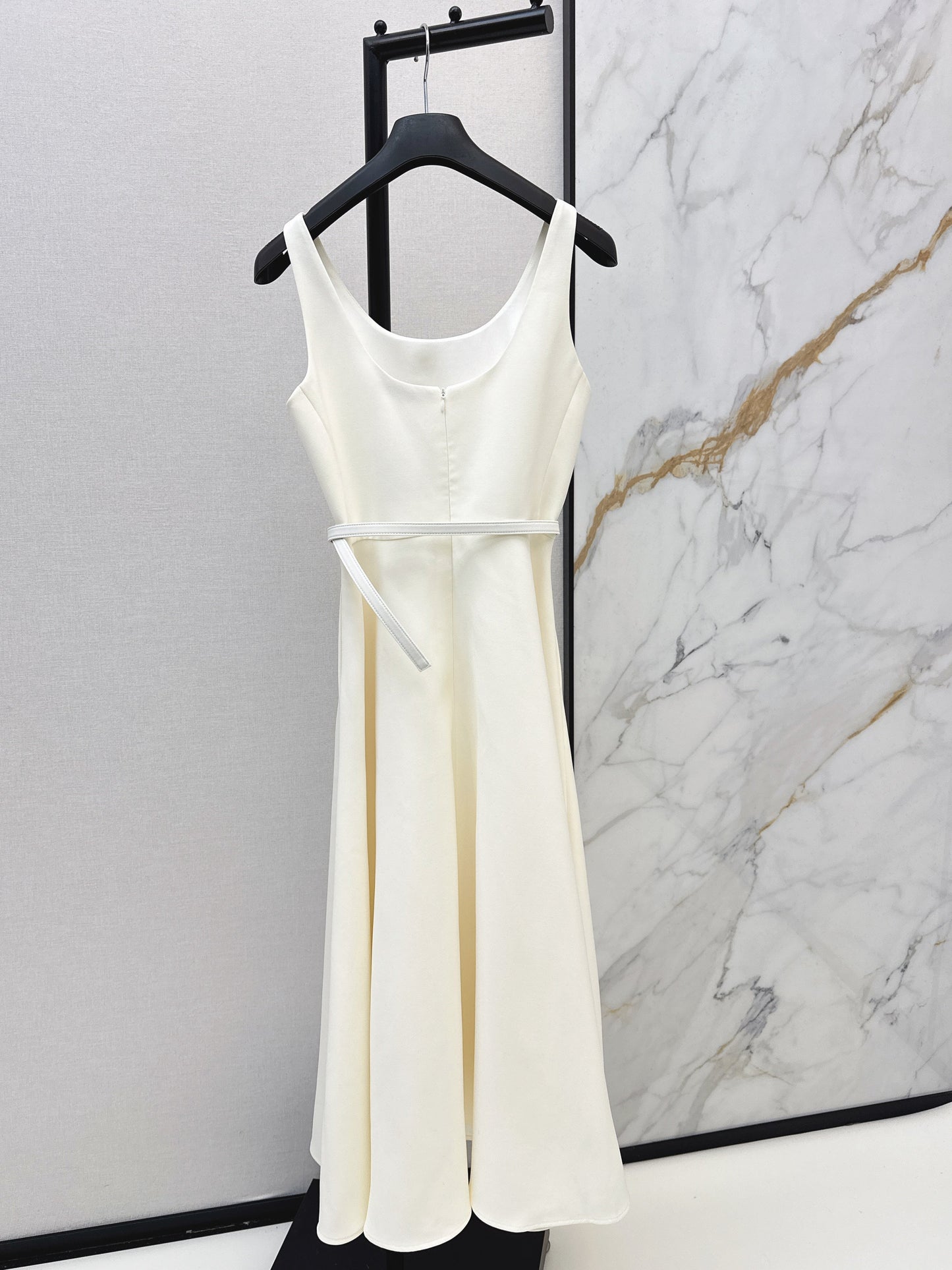 CD NEW classic sleeveless belted dress