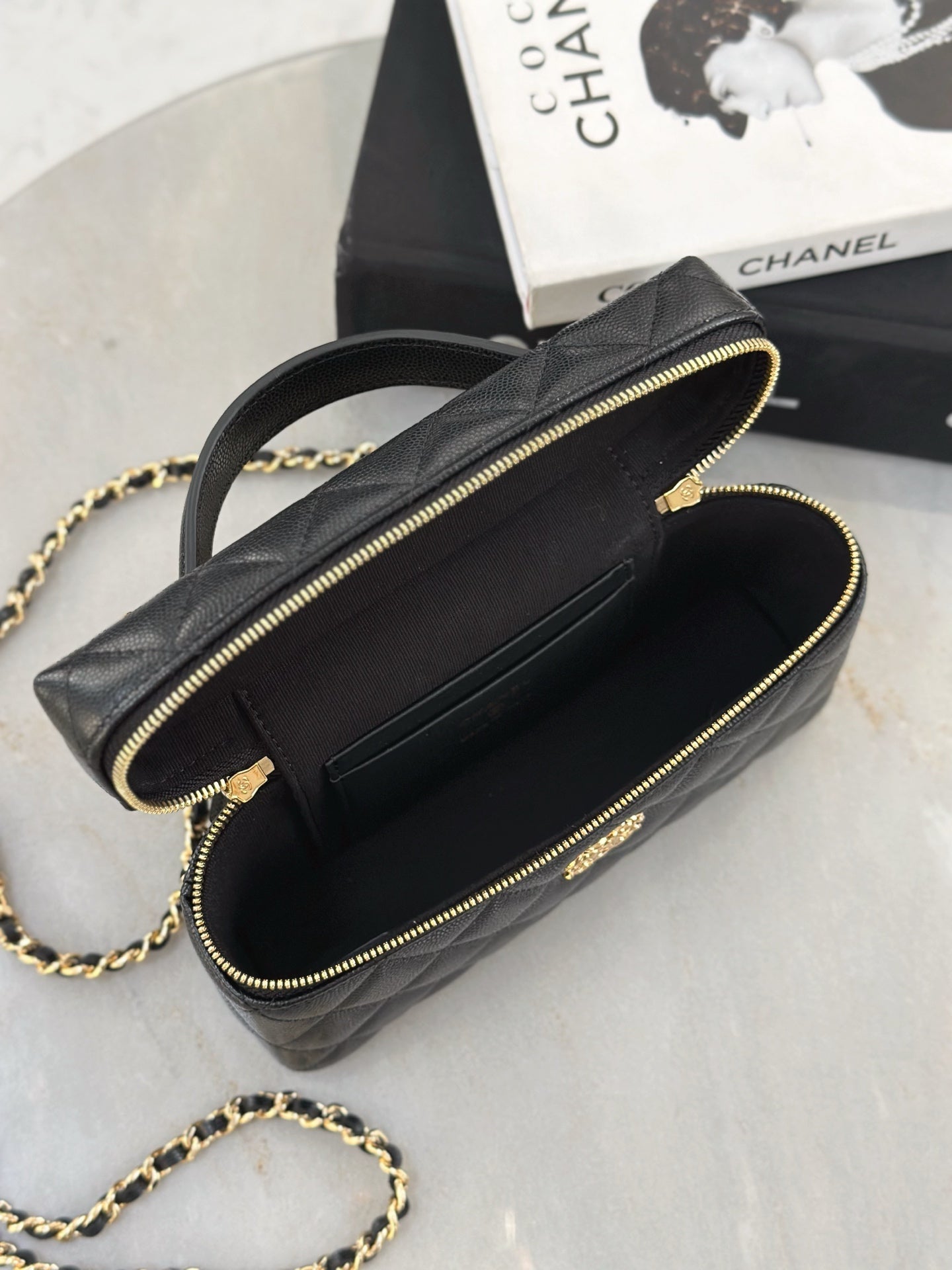 Chan NEW 26C LP lunch box bag