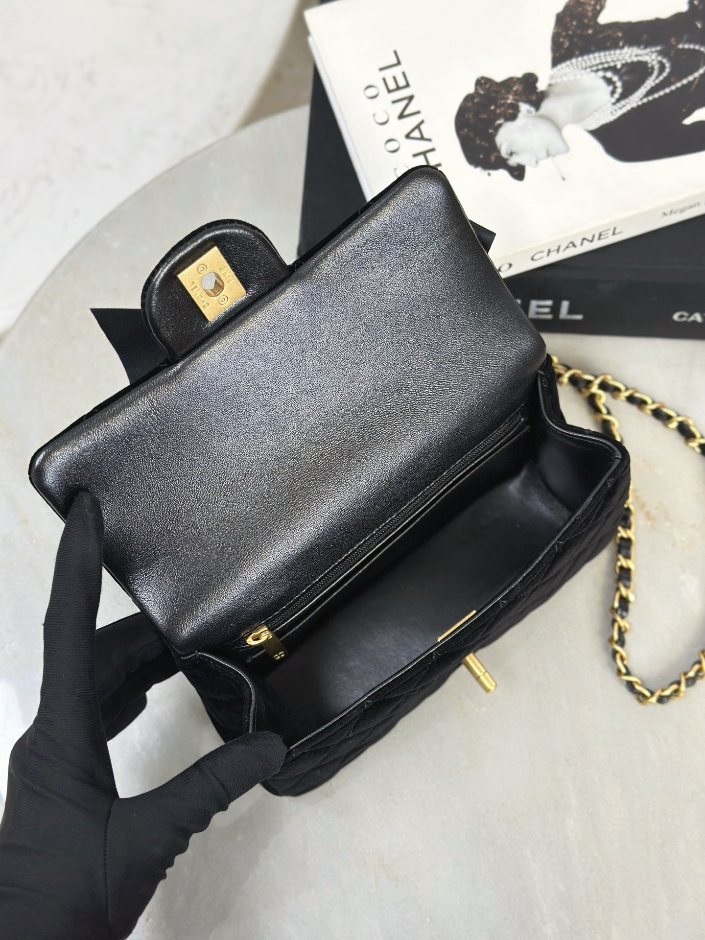 Chan NEW 25K bow chain shoulder bag