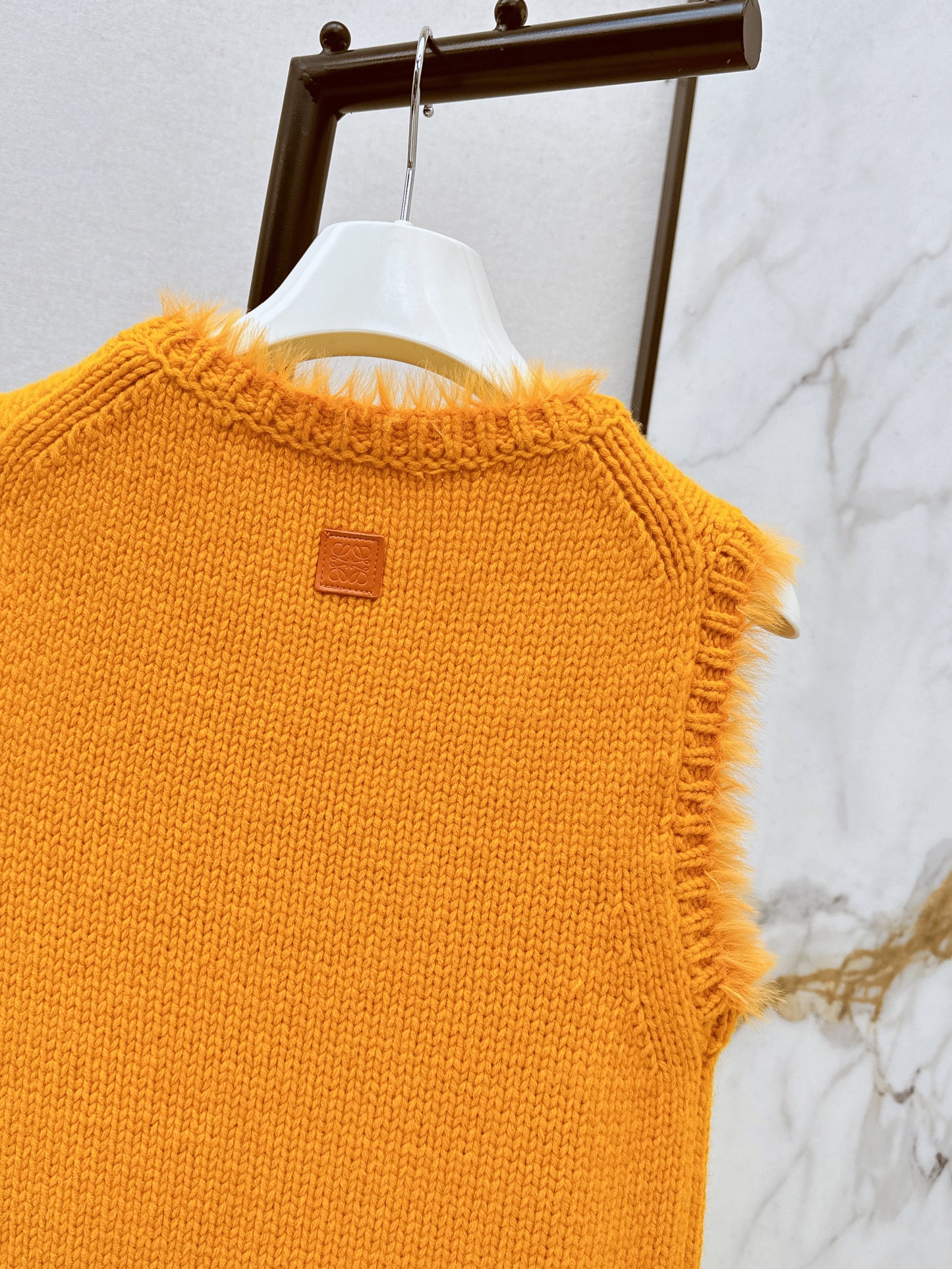 Loe NEW sleeveless sweater