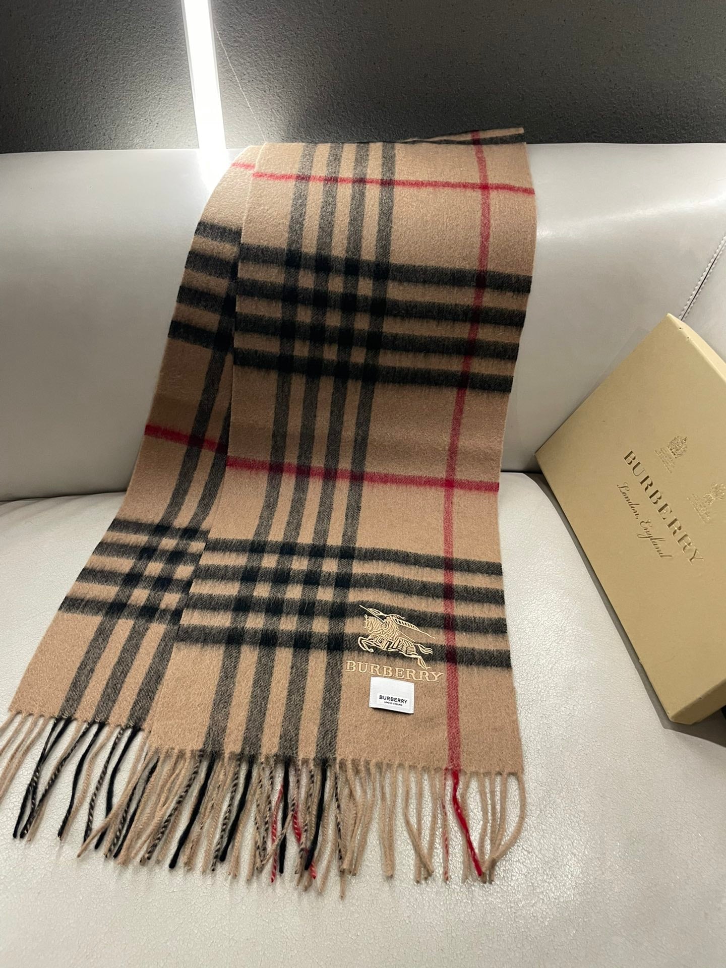 Fashionable autumn and winter cashmere scarf