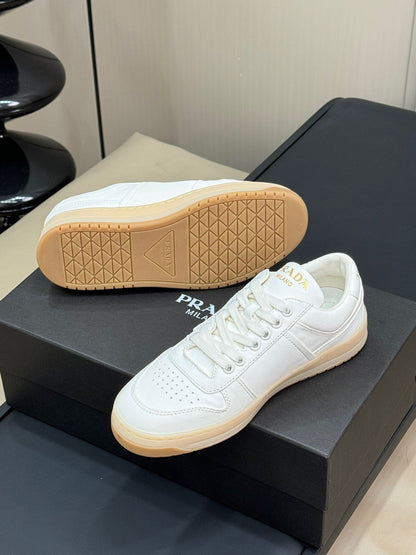 Classic soft and comfortable lambskin sneakers