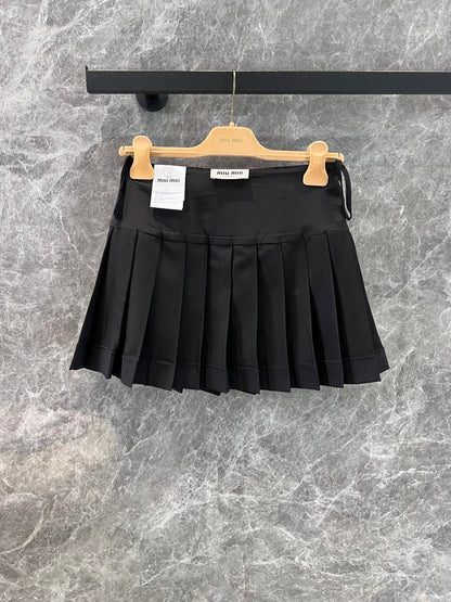 Simple casual pleated skirt with belt