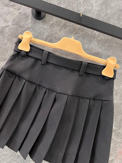 Simple casual pleated skirt with belt