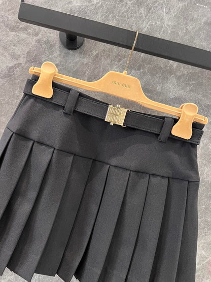 Simple casual pleated skirt with belt