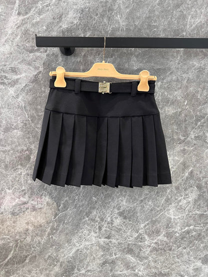 Simple casual pleated skirt with belt