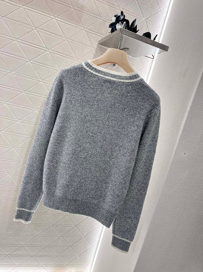 Knitted V-neck pullover sweater