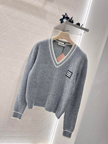 Knitted V-neck pullover sweater