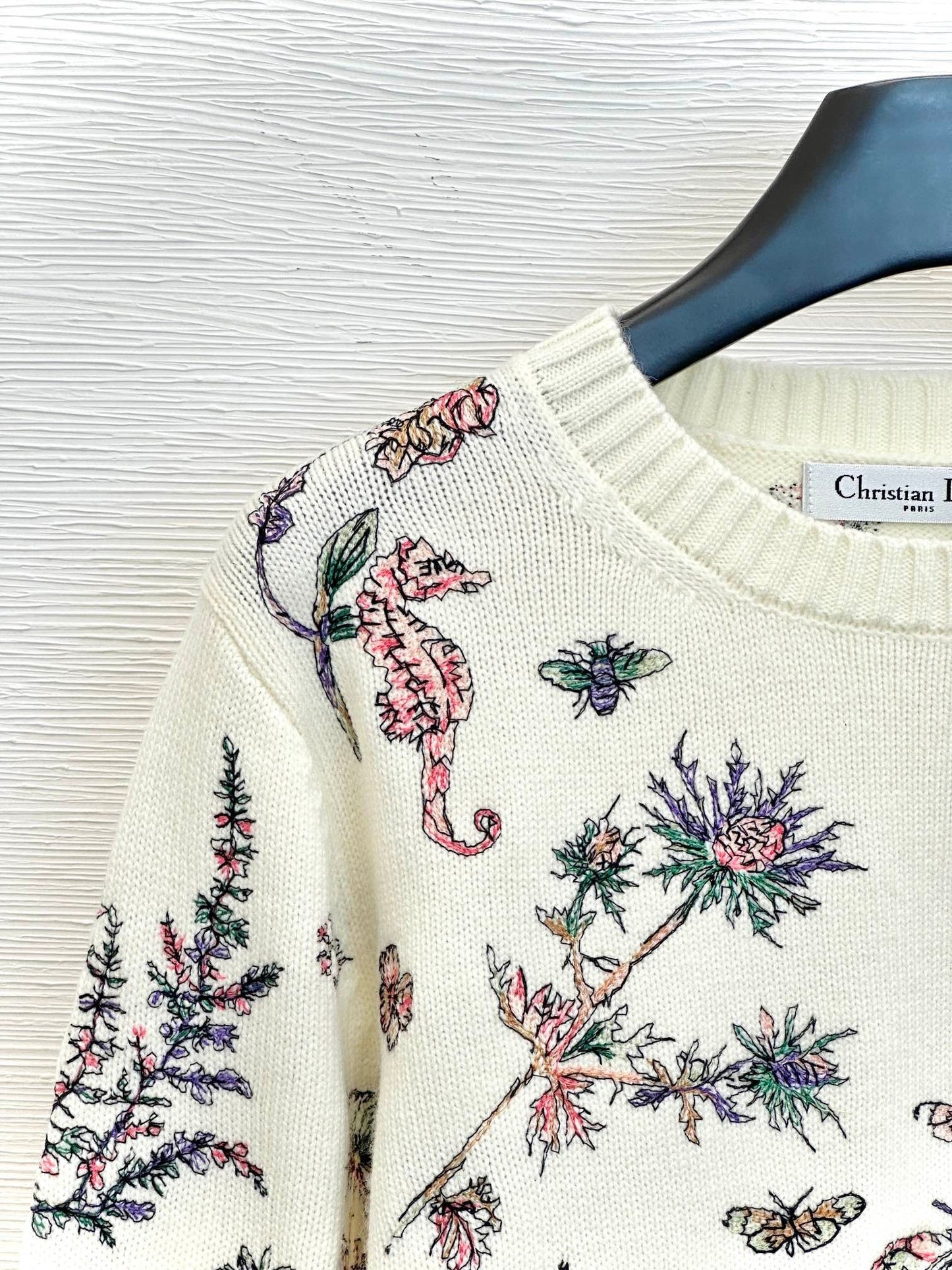 Fashionable simple embroidered knitted long-sleeved top