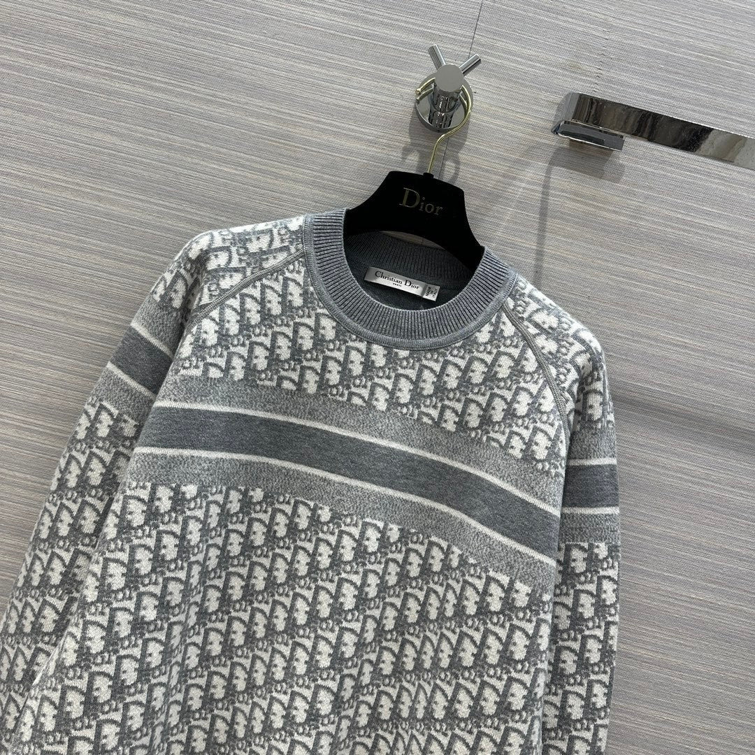 Presbyopia jacquard knitted cashmere reversible crew neck