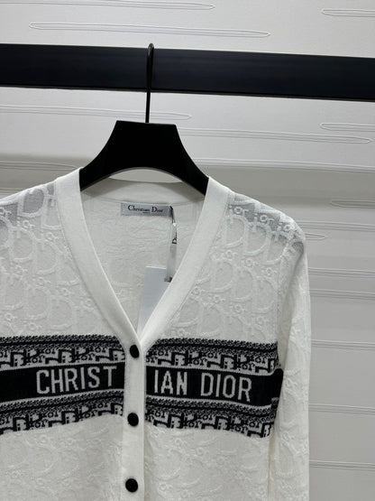 Contrast color logo knitted cardigan