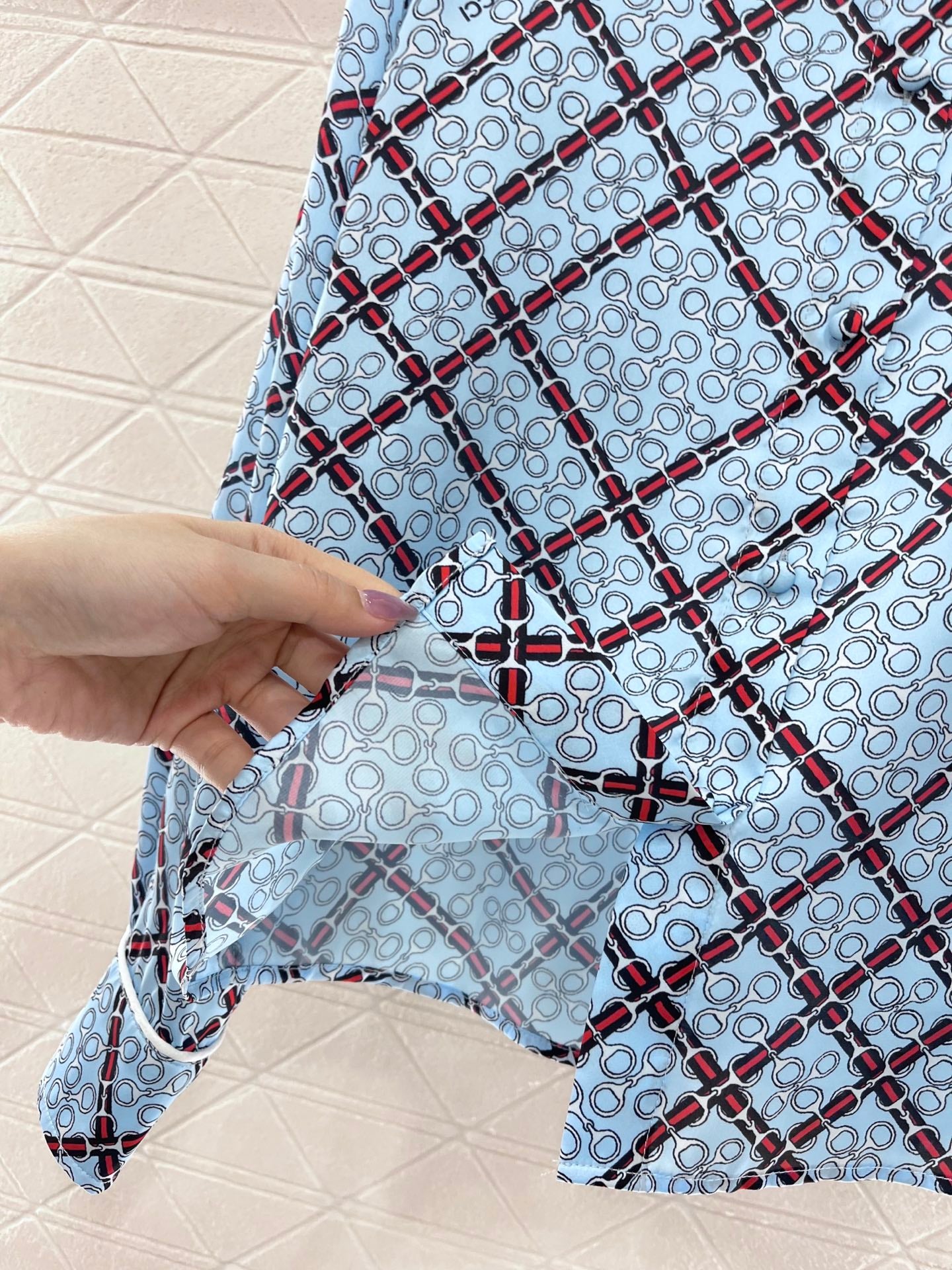 2025 new twill material comfortable and elegant printed shirt