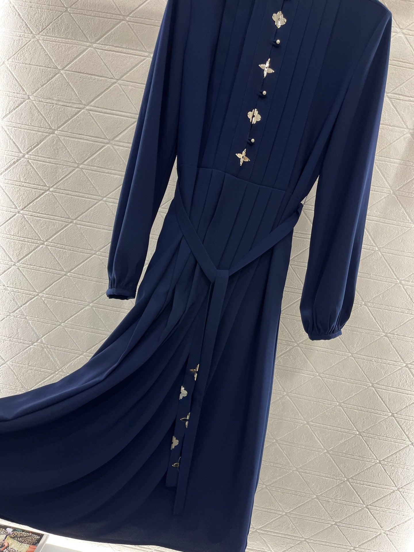 2025👗New arrivals Walk the streets in a light and flowing dark blue dress Beautiful heart!