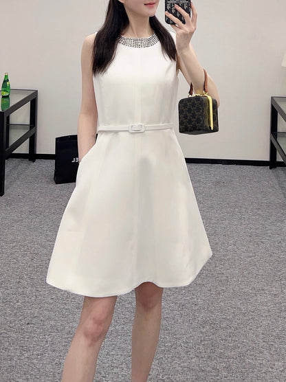 2025👗New product launch Walking on the fashionable streets in a white dress, beautiful heart!