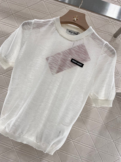 👚New product promotion. Walking on the street in a fashionable white transparent T-shirt. Beautiful heart!