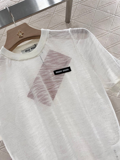 👚New product promotion. Walking on the street in a fashionable white transparent T-shirt. Beautiful heart!