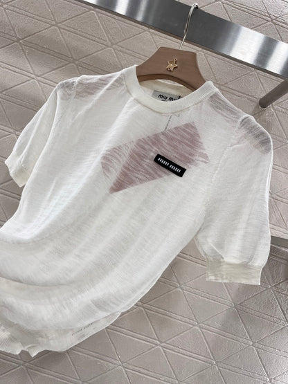 👚New product promotion. Walking on the street in a fashionable white transparent T-shirt. Beautiful heart!