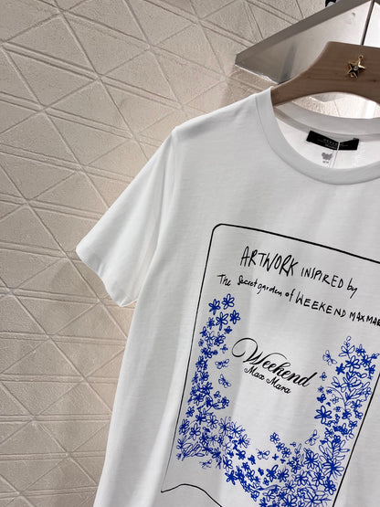 Annastore👚New product promotion. Wear a fashionable white T-shirt and walk on the street. Beautiful heart!