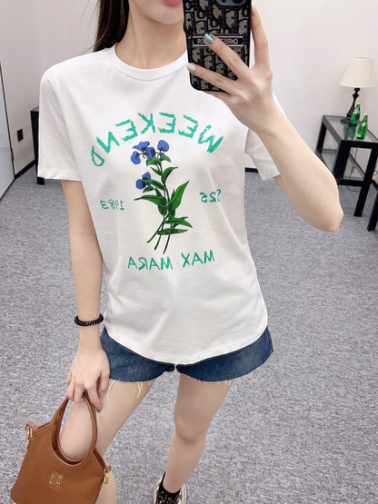 Annastore👚New product promotion. Wear a fashionable white T-shirt and walk on the street. Beautiful heart!