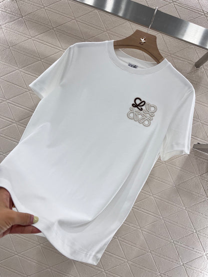 Annastore👚New product promotion. Wear fashionable T-shirts and walk on the street. Beautiful heart!