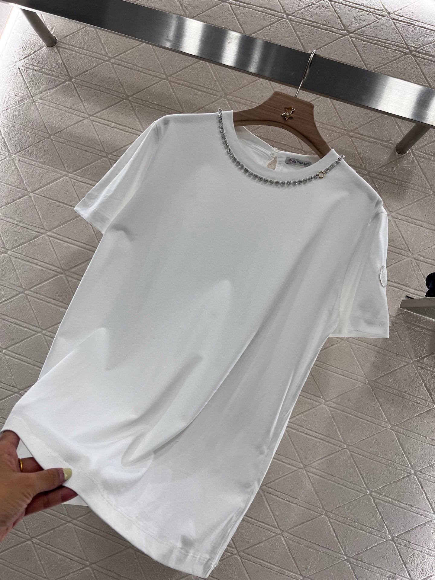 Annastore👚New product promotion. Wear fashionable T-shirts and walk on the street. Beautiful heart!