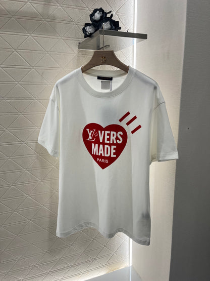 Annastore👚New product promotion. Wear fashionable T-shirts and walk on the street. Beautiful heart!