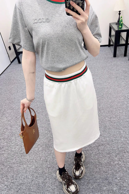 👗New Arrival Walking down the street in a light and flowing fashionable white skirt Beautiful Heart!