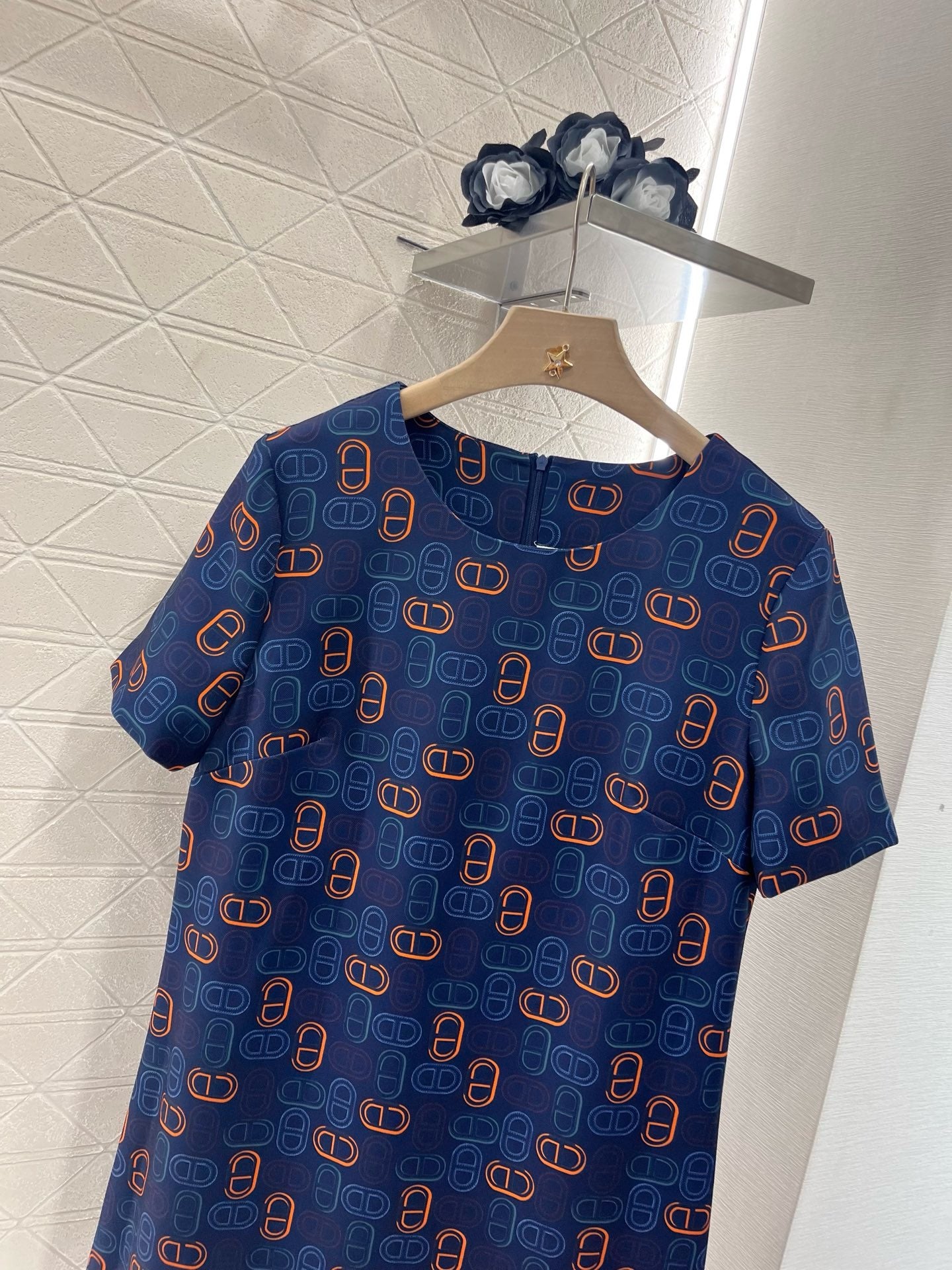 new round neck short sleeve dress